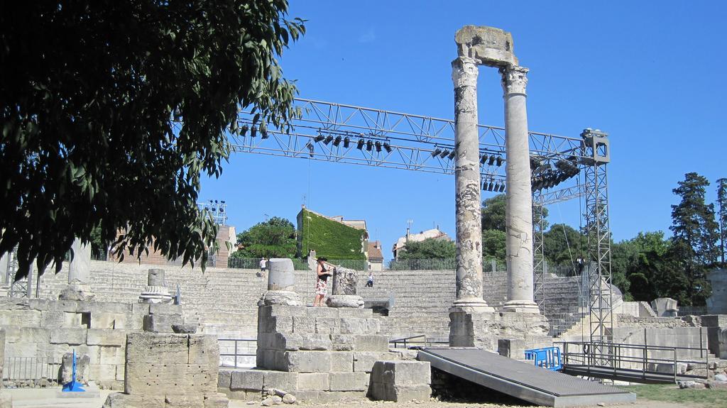 Le Nid Des Arenes Apartamento Arles Exterior foto